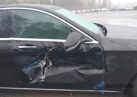 2019 Mercedes-Benz C 300 z USA, uszkodzony, nr VIN 55SWF8DB5KU307749